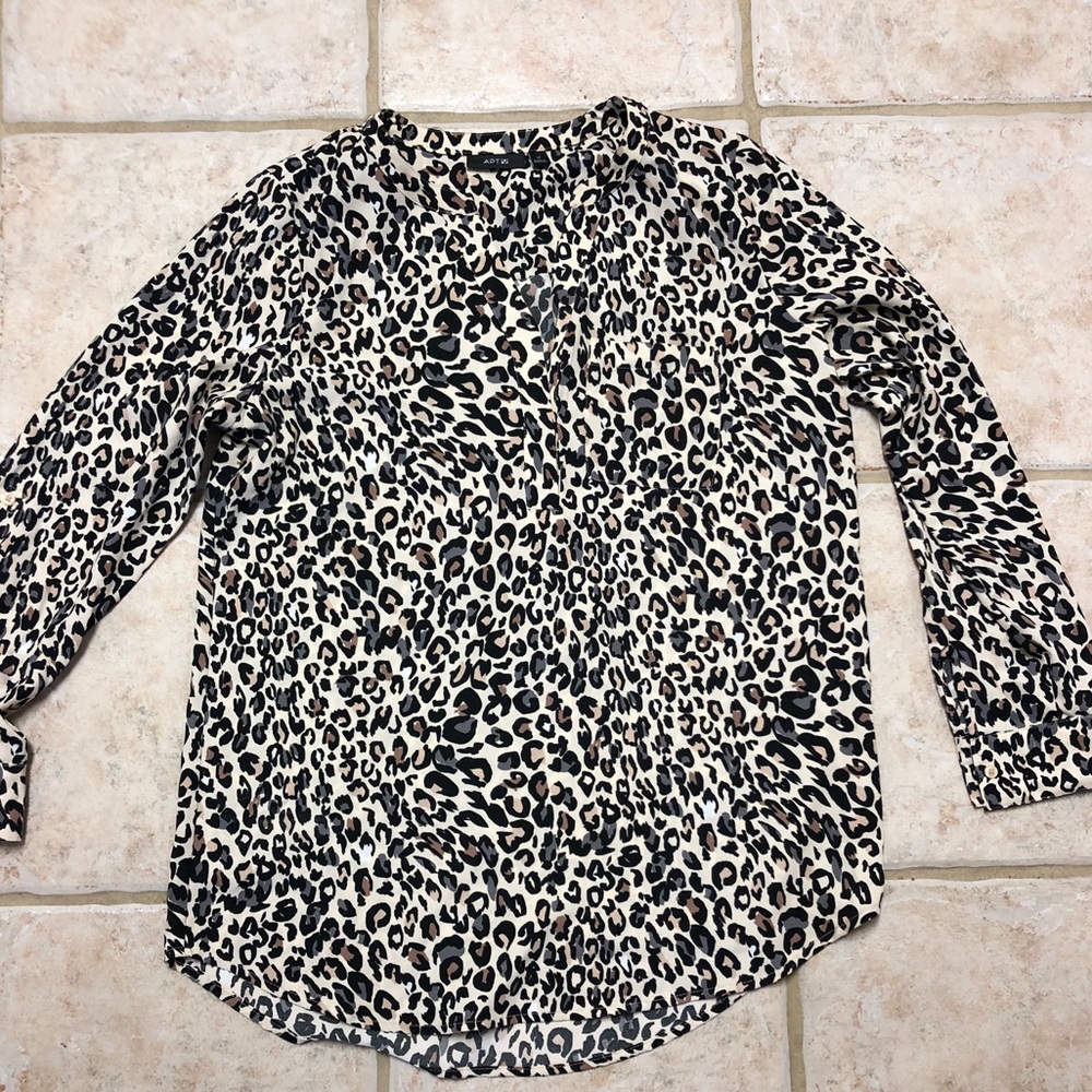 Leopard Neutrals 3/4 Sleeve Shirt - M